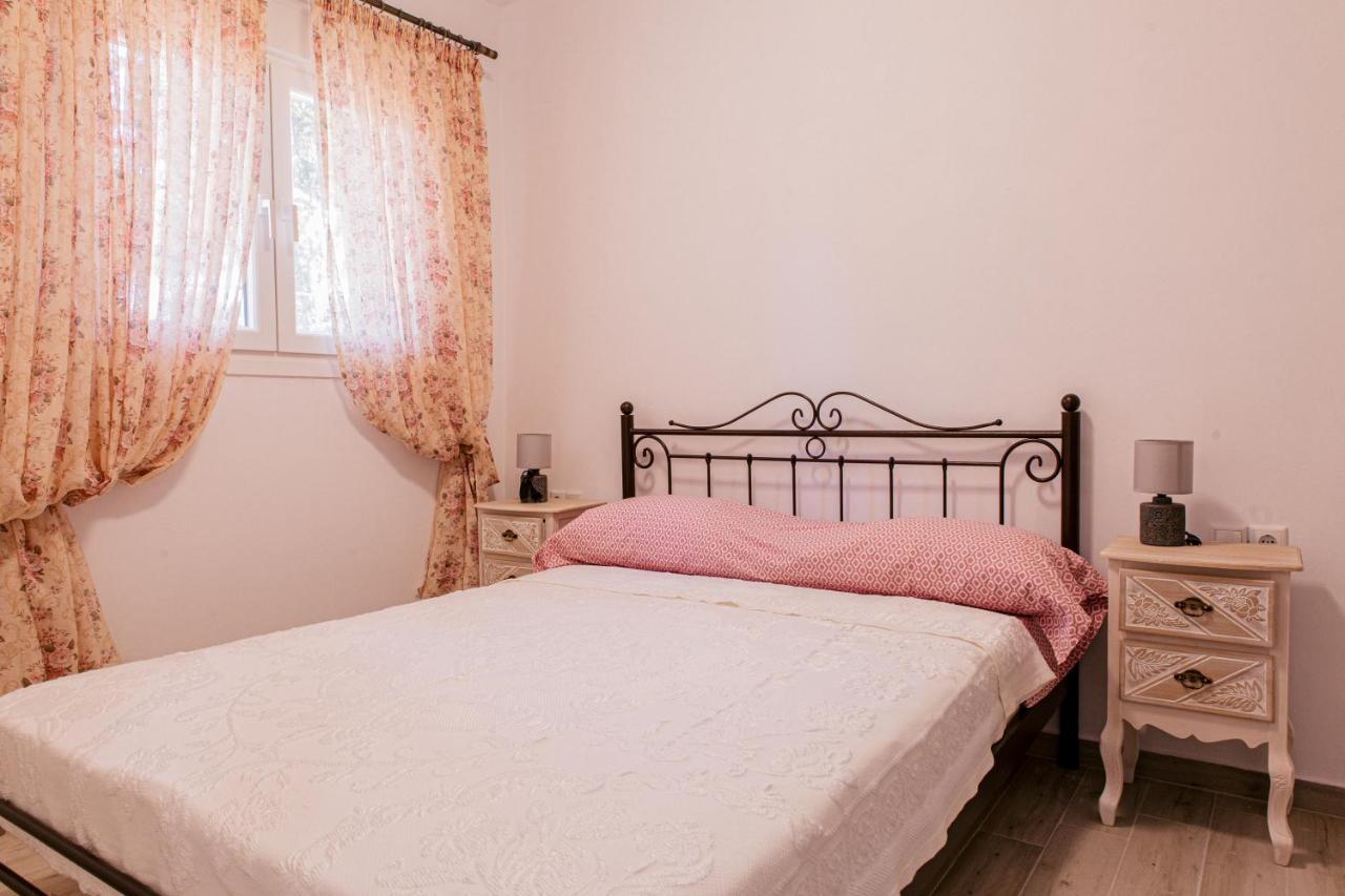 Anastasia'S Apartment Ioannina Bagian luar foto